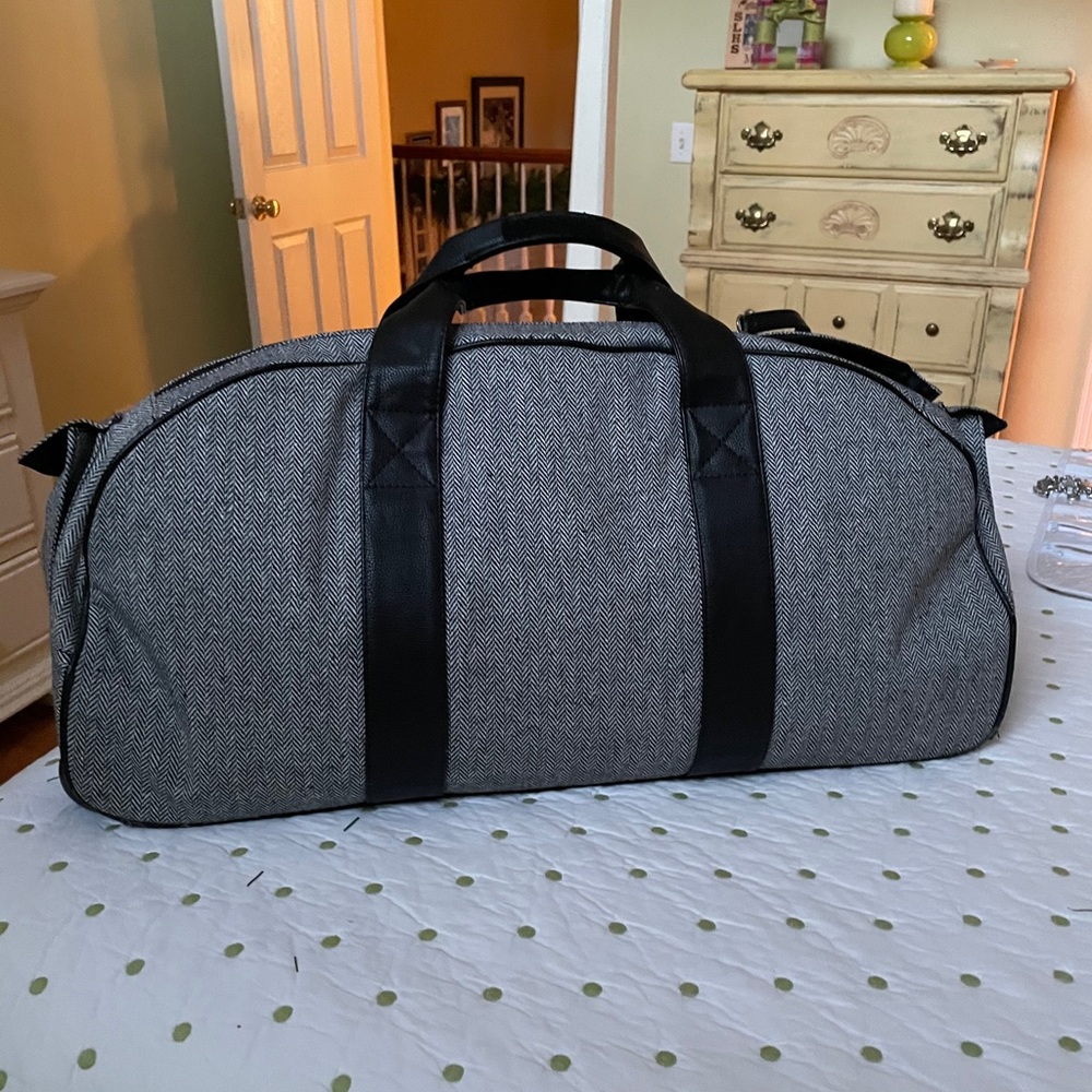 Silhouette Rolling Bag